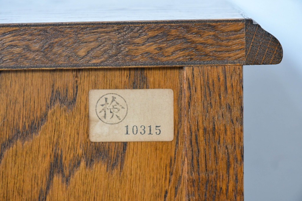 中古　美品　希少な廃番品!　菱形装飾と美しい木目が印象的なサイドキャビネット　(R-087348)