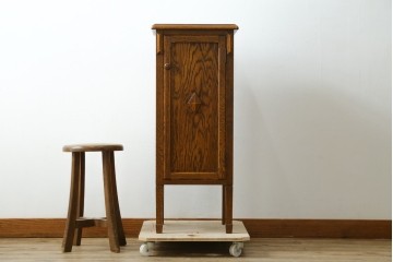 中古　美品　希少な廃番品!　三越家具　COUNTRY HOUSE(カントリーハウス)　Brugge(ブルージュ)　菱形装飾と美しい木目が印象的なサイドキャビネット　(R-087348)