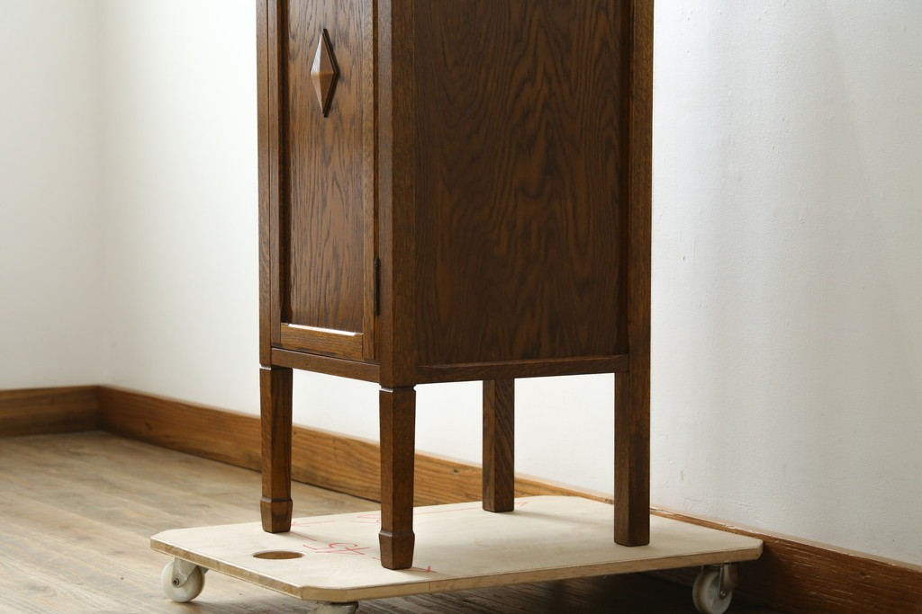 中古　美品　希少な廃番品!　三越家具　COUNTRY HOUSE(カントリーハウス)　Brugge(ブルージュ)　菱形装飾と美しい木目が印象的なサイドキャビネット　(R-087348)