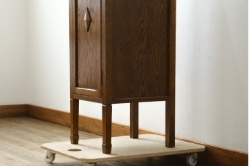 中古　美品　希少な廃番品!　三越家具　COUNTRY HOUSE(カントリーハウス)　Brugge(ブルージュ)　菱形装飾と美しい木目が印象的なサイドキャビネット　(R-087348)