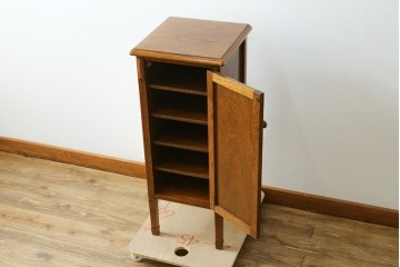 中古　美品　希少な廃番品!　三越家具　COUNTRY HOUSE(カントリーハウス)　Brugge(ブルージュ)　菱形装飾と美しい木目が印象的なサイドキャビネット　(R-087348)