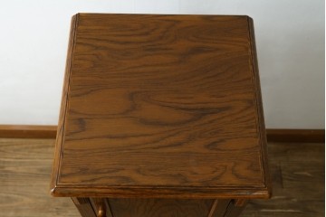 中古　美品　希少な廃番品!　三越家具　COUNTRY HOUSE(カントリーハウス)　Brugge(ブルージュ)　菱形装飾と美しい木目が印象的なサイドキャビネット　(R-087348)