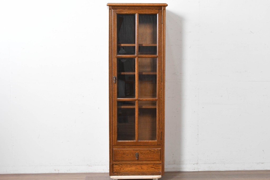 中古　美品　希少な廃番品!　すっきりとした縦型フォルムのガラス扉キャビネット　(R-087350)