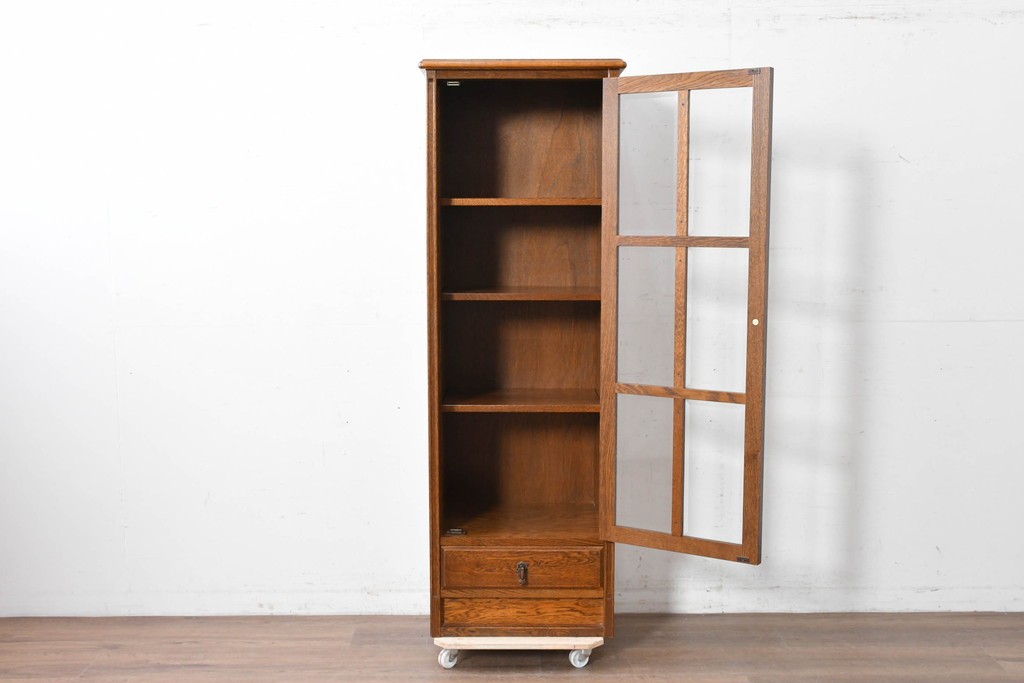 中古　美品　希少な廃番品!　すっきりとした縦型フォルムのガラス扉キャビネット　(R-087350)