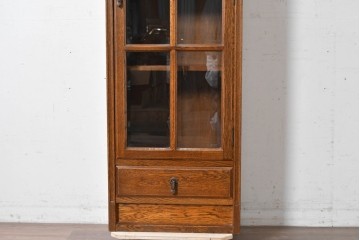 中古　美品　希少な廃番品!　すっきりとした縦型フォルムのガラス扉キャビネット　(R-087350)