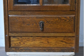 中古　美品　希少な廃番品!　すっきりとした縦型フォルムのガラス扉キャビネット　(R-087350)