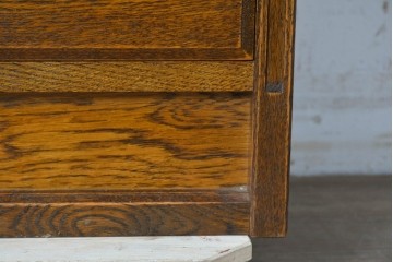 中古　美品　希少な廃番品!　すっきりとした縦型フォルムのガラス扉キャビネット　(R-087350)