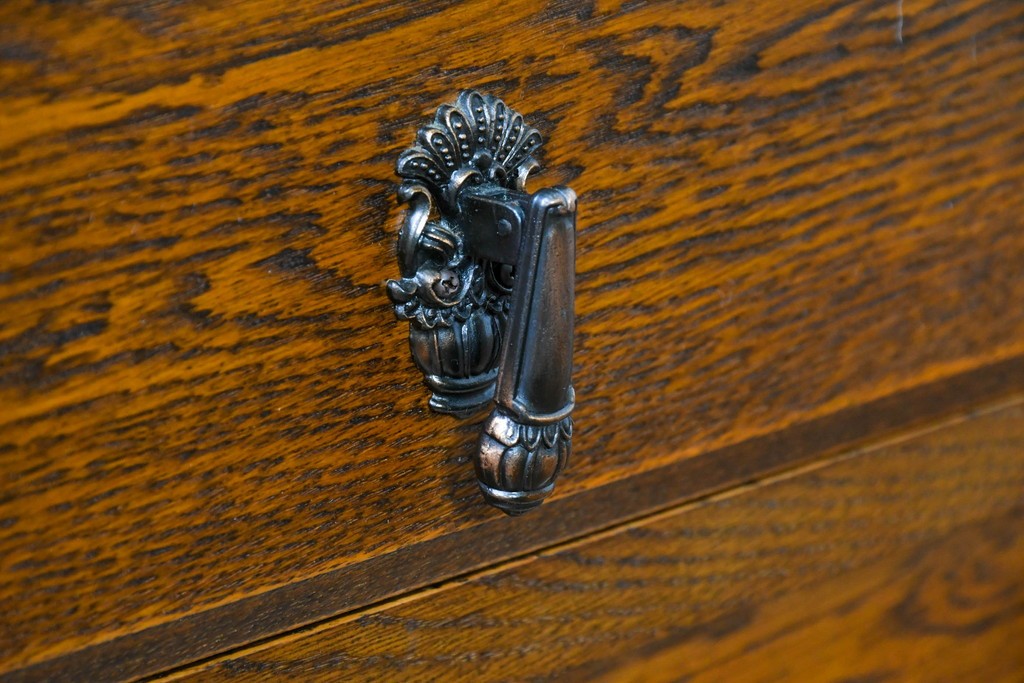 中古　美品　希少な廃番品!　すっきりとした縦型フォルムのガラス扉キャビネット　(R-087350)