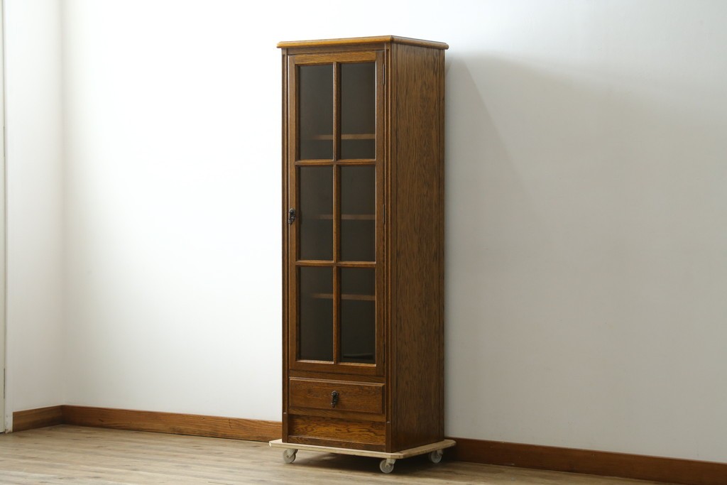 中古　美品　希少な廃番品!　三越家具　COUNTRY HOUSE(カントリーハウス)　Brugge(ブルージュ)　すっきりとした縦型フォルムのガラス扉キャビネット　(R-087350)
