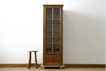 中古　美品　希少な廃番品!　三越家具　COUNTRY HOUSE(カントリーハウス)　Brugge(ブルージュ)　すっきりとした縦型フォルムのガラス扉キャビネット　(R-087350)