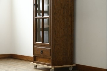 中古　美品　希少な廃番品!　三越家具　COUNTRY HOUSE(カントリーハウス)　Brugge(ブルージュ)　すっきりとした縦型フォルムのガラス扉キャビネット　(R-087350)