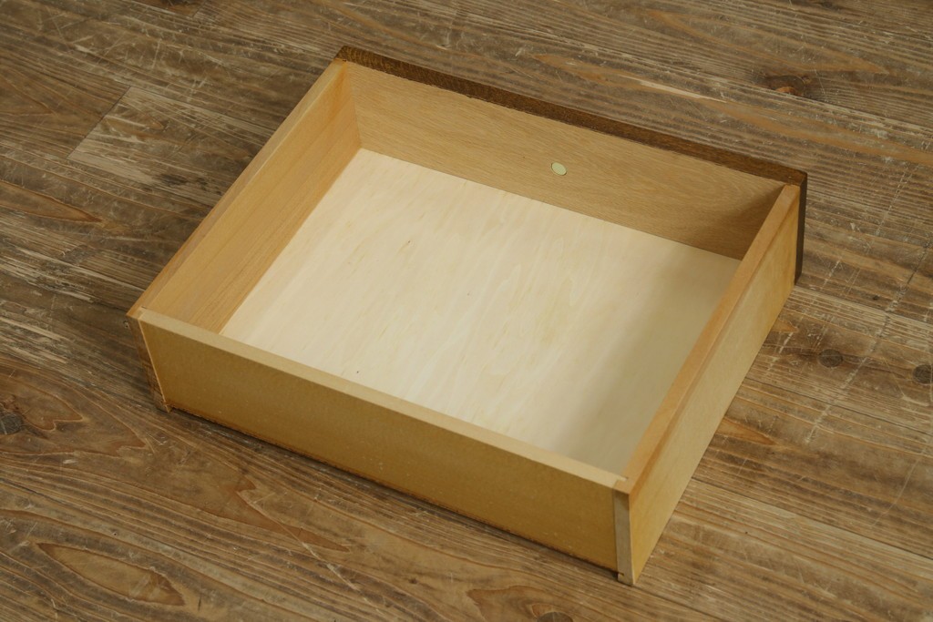 中古　美品　希少な廃番品!　三越家具　COUNTRY HOUSE(カントリーハウス)　Brugge(ブルージュ)　すっきりとした縦型フォルムのガラス扉キャビネット　(R-087350)