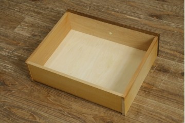 中古　美品　希少な廃番品!　三越家具　COUNTRY HOUSE(カントリーハウス)　Brugge(ブルージュ)　すっきりとした縦型フォルムのガラス扉キャビネット　(R-087350)