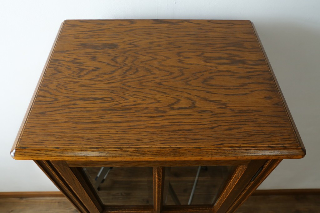 中古　美品　希少な廃番品!　三越家具　COUNTRY HOUSE(カントリーハウス)　Brugge(ブルージュ)　すっきりとした縦型フォルムのガラス扉キャビネット　(R-087350)