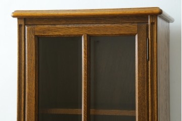 中古　美品　希少な廃番品!　三越家具　COUNTRY HOUSE(カントリーハウス)　Brugge(ブルージュ)　すっきりとした縦型フォルムのガラス扉キャビネット　(R-087350)