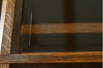 中古　美品　希少な廃番品!　三越家具　COUNTRY HOUSE(カントリーハウス)　Brugge(ブルージュ)　すっきりとした縦型フォルムのガラス扉キャビネット　(R-087350)