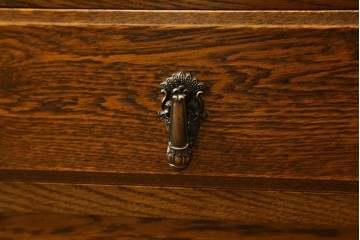 中古　美品　希少な廃番品!　三越家具　COUNTRY HOUSE(カントリーハウス)　Brugge(ブルージュ)　すっきりとした縦型フォルムのガラス扉キャビネット　(R-087350)
