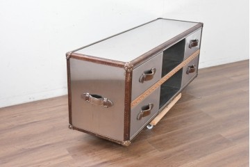 中古　美品　HALO(ハロ)　STONYHURST ENTERTAINMENT UNIT BRUSHED STEEL(ストニーハースト エンターテインメント ユニット ブラッシュドスチール)　鋲打ち×メタルの無骨なデザインが際立つ テレビボード　定価約31万円　(R-087351)