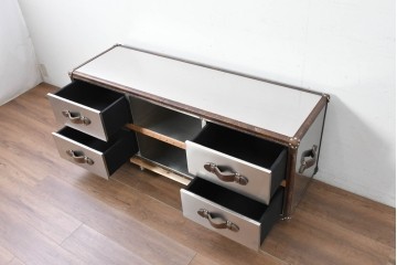 中古　美品　HALO(ハロ)　STONYHURST ENTERTAINMENT UNIT BRUSHED STEEL(ストニーハースト エンターテインメント ユニット ブラッシュドスチール)　鋲打ち×メタルの無骨なデザインが際立つ テレビボード　定価約31万円　(R-087351)