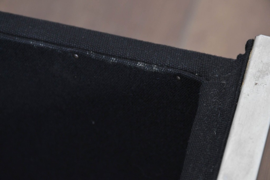 中古　美品　HALO(ハロ)　STONYHURST ENTERTAINMENT UNIT BRUSHED STEEL(ストニーハースト エンターテインメント ユニット ブラッシュドスチール)　鋲打ち×メタルの無骨なデザインが際立つ テレビボード　定価約31万円　(R-087351)