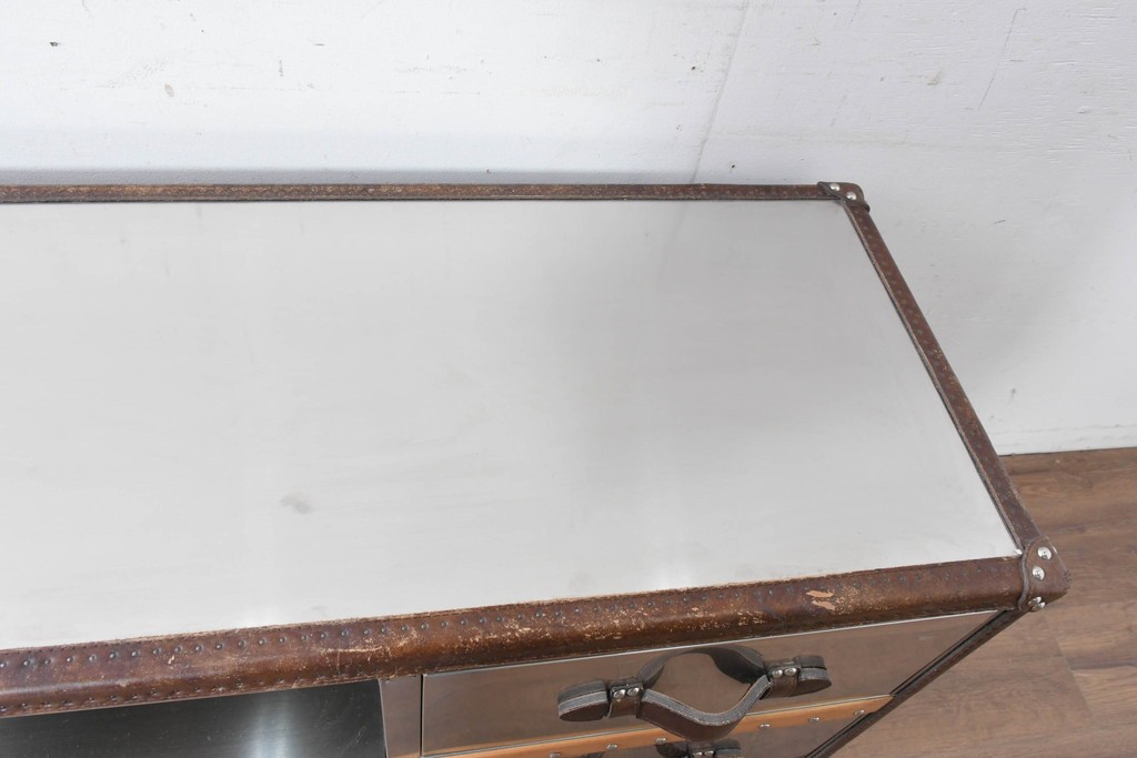 中古　美品　HALO(ハロ)　STONYHURST ENTERTAINMENT UNIT BRUSHED STEEL(ストニーハースト エンターテインメント ユニット ブラッシュドスチール)　鋲打ち×メタルの無骨なデザインが際立つ テレビボード　定価約31万円　(R-087351)