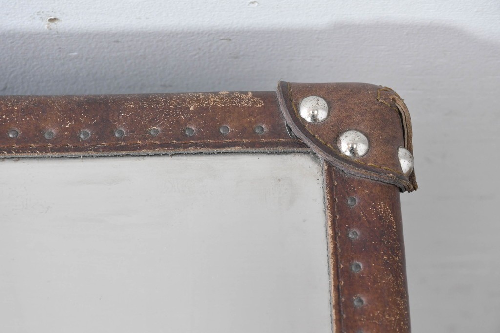 中古　美品　HALO(ハロ)　STONYHURST ENTERTAINMENT UNIT BRUSHED STEEL(ストニーハースト エンターテインメント ユニット ブラッシュドスチール)　鋲打ち×メタルの無骨なデザインが際立つ テレビボード　定価約31万円　(R-087351)