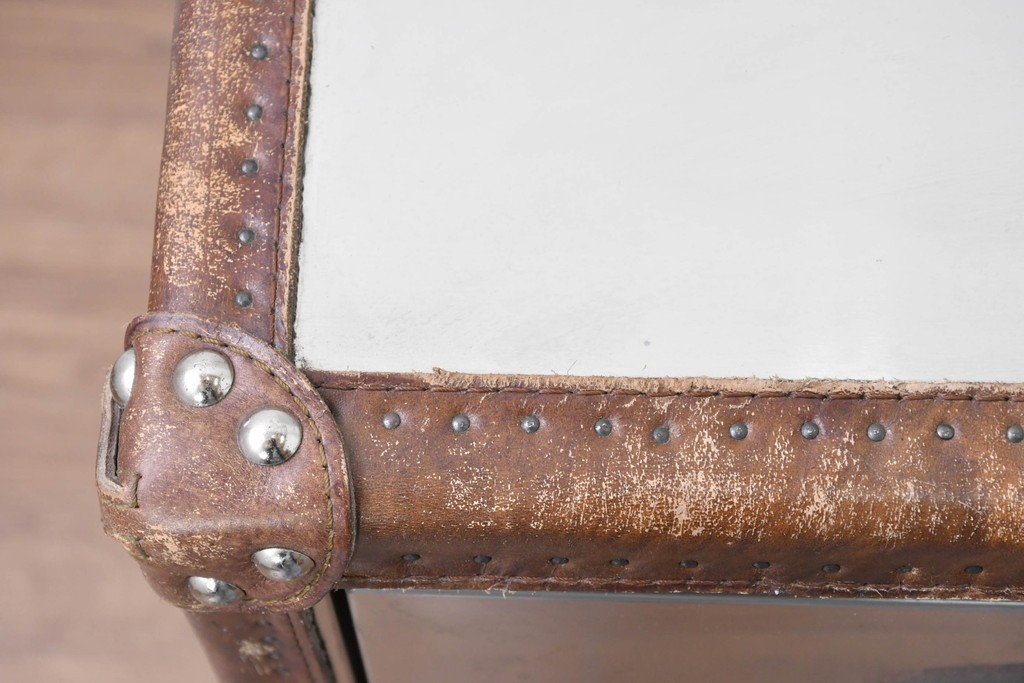 中古　美品　HALO(ハロ)　STONYHURST ENTERTAINMENT UNIT BRUSHED STEEL(ストニーハースト エンターテインメント ユニット ブラッシュドスチール)　鋲打ち×メタルの無骨なデザインが際立つ テレビボード　定価約31万円　(R-087351)