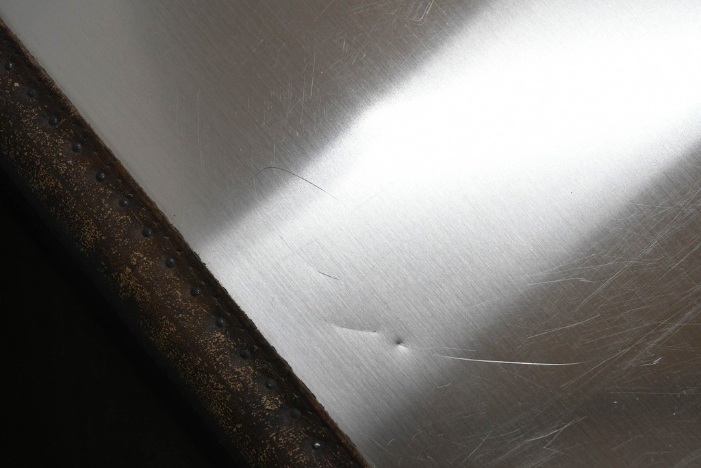 中古　美品　HALO(ハロ)　STONYHURST ENTERTAINMENT UNIT BRUSHED STEEL(ストニーハースト エンターテインメント ユニット ブラッシュドスチール)　鋲打ち×メタルの無骨なデザインが際立つ テレビボード　定価約31万円　(R-087351)