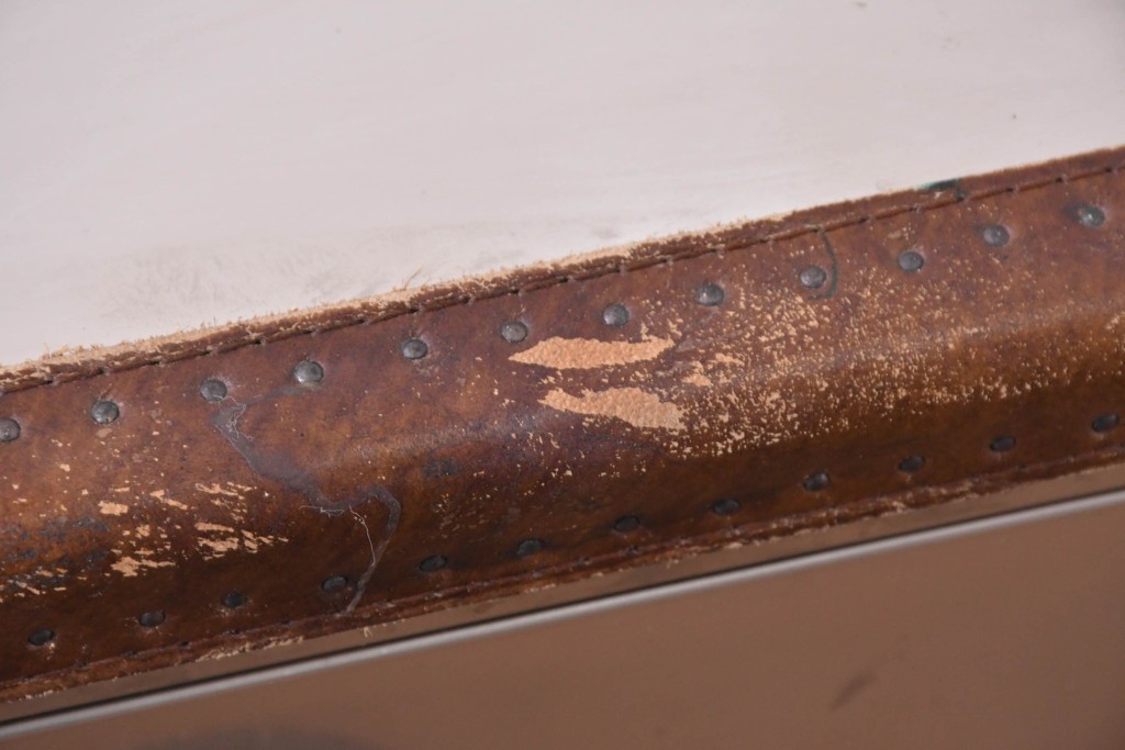 中古　美品　HALO(ハロ)　STONYHURST ENTERTAINMENT UNIT BRUSHED STEEL(ストニーハースト エンターテインメント ユニット ブラッシュドスチール)　鋲打ち×メタルの無骨なデザインが際立つ テレビボード　定価約31万円　(R-087351)