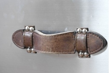 中古　美品　HALO(ハロ)　STONYHURST ENTERTAINMENT UNIT BRUSHED STEEL(ストニーハースト エンターテインメント ユニット ブラッシュドスチール)　鋲打ち×メタルの無骨なデザインが際立つ テレビボード　定価約31万円　(R-087351)