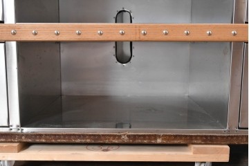 中古　美品　HALO(ハロ)　STONYHURST ENTERTAINMENT UNIT BRUSHED STEEL(ストニーハースト エンターテインメント ユニット ブラッシュドスチール)　鋲打ち×メタルの無骨なデザインが際立つ テレビボード　定価約31万円　(R-087351)