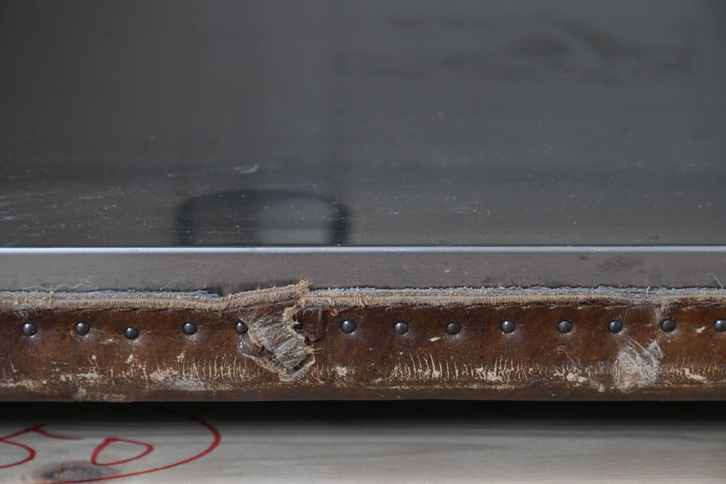 中古　美品　HALO(ハロ)　STONYHURST ENTERTAINMENT UNIT BRUSHED STEEL(ストニーハースト エンターテインメント ユニット ブラッシュドスチール)　鋲打ち×メタルの無骨なデザインが際立つ テレビボード　定価約31万円　(R-087351)