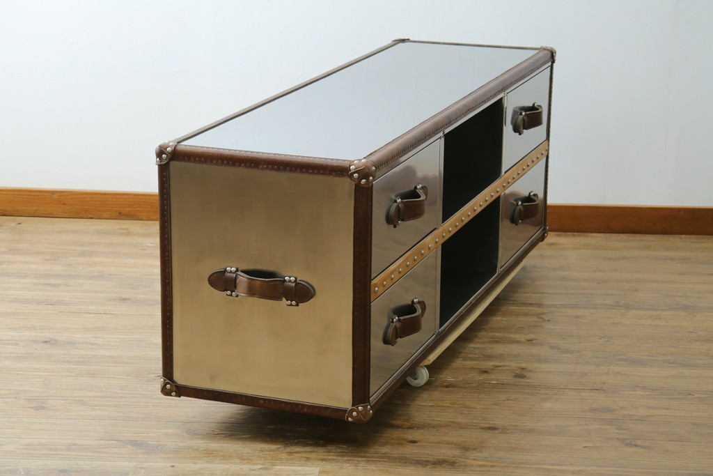 中古　美品　HALO(ハロ)　STONYHURST ENTERTAINMENT UNIT BRUSHED STEEL(ストニーハースト エンターテインメント ユニット ブラッシュドスチール)　鋲打ち×メタルの無骨なデザインが際立つ テレビボード　定価約31万円　(R-087351)