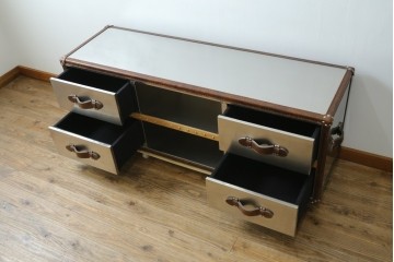 中古　美品　HALO(ハロ)　STONYHURST ENTERTAINMENT UNIT BRUSHED STEEL(ストニーハースト エンターテインメント ユニット ブラッシュドスチール)　鋲打ち×メタルの無骨なデザインが際立つ テレビボード　定価約31万円　(R-087351)