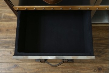 中古　美品　HALO(ハロ)　STONYHURST ENTERTAINMENT UNIT BRUSHED STEEL(ストニーハースト エンターテインメント ユニット ブラッシュドスチール)　鋲打ち×メタルの無骨なデザインが際立つ テレビボード　定価約31万円　(R-087351)