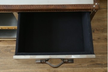 中古　美品　HALO(ハロ)　STONYHURST ENTERTAINMENT UNIT BRUSHED STEEL(ストニーハースト エンターテインメント ユニット ブラッシュドスチール)　鋲打ち×メタルの無骨なデザインが際立つ テレビボード　定価約31万円　(R-087351)