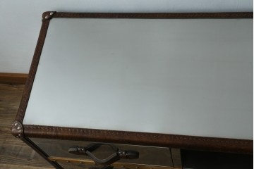 中古　美品　HALO(ハロ)　STONYHURST ENTERTAINMENT UNIT BRUSHED STEEL(ストニーハースト エンターテインメント ユニット ブラッシュドスチール)　鋲打ち×メタルの無骨なデザインが際立つ テレビボード　定価約31万円　(R-087351)