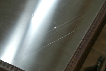 中古　美品　HALO(ハロ)　STONYHURST ENTERTAINMENT UNIT BRUSHED STEEL(ストニーハースト エンターテインメント ユニット ブラッシュドスチール)　鋲打ち×メタルの無骨なデザインが際立つ テレビボード　定価約31万円　(R-087351)