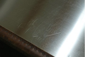 中古　美品　HALO(ハロ)　STONYHURST ENTERTAINMENT UNIT BRUSHED STEEL(ストニーハースト エンターテインメント ユニット ブラッシュドスチール)　鋲打ち×メタルの無骨なデザインが際立つ テレビボード　定価約31万円　(R-087351)