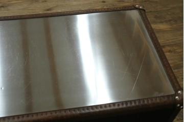 中古　美品　HALO(ハロ)　STONYHURST ENTERTAINMENT UNIT BRUSHED STEEL(ストニーハースト エンターテインメント ユニット ブラッシュドスチール)　鋲打ち×メタルの無骨なデザインが際立つ テレビボード　定価約31万円　(R-087351)