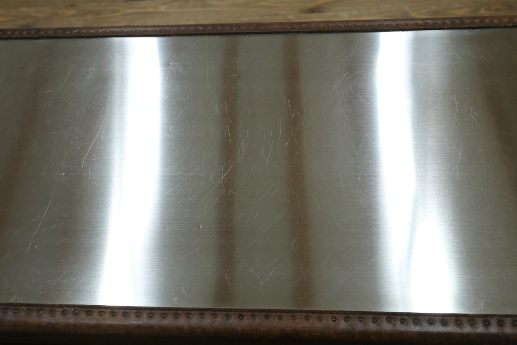中古　美品　HALO(ハロ)　STONYHURST ENTERTAINMENT UNIT BRUSHED STEEL(ストニーハースト エンターテインメント ユニット ブラッシュドスチール)　鋲打ち×メタルの無骨なデザインが際立つ テレビボード　定価約31万円　(R-087351)