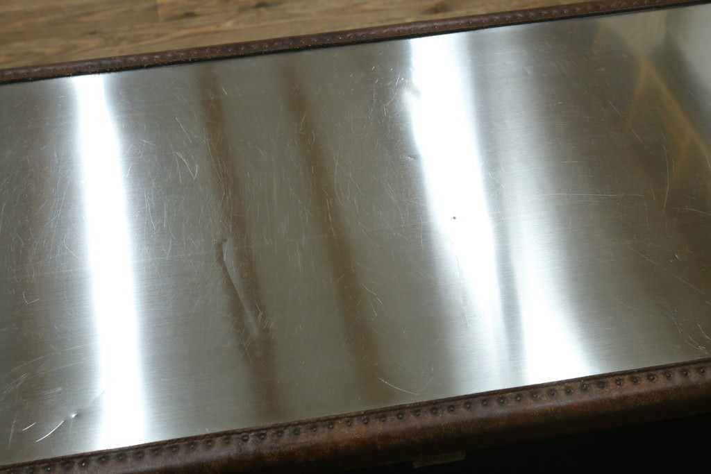 中古　美品　HALO(ハロ)　STONYHURST ENTERTAINMENT UNIT BRUSHED STEEL(ストニーハースト エンターテインメント ユニット ブラッシュドスチール)　鋲打ち×メタルの無骨なデザインが際立つ テレビボード　定価約31万円　(R-087351)