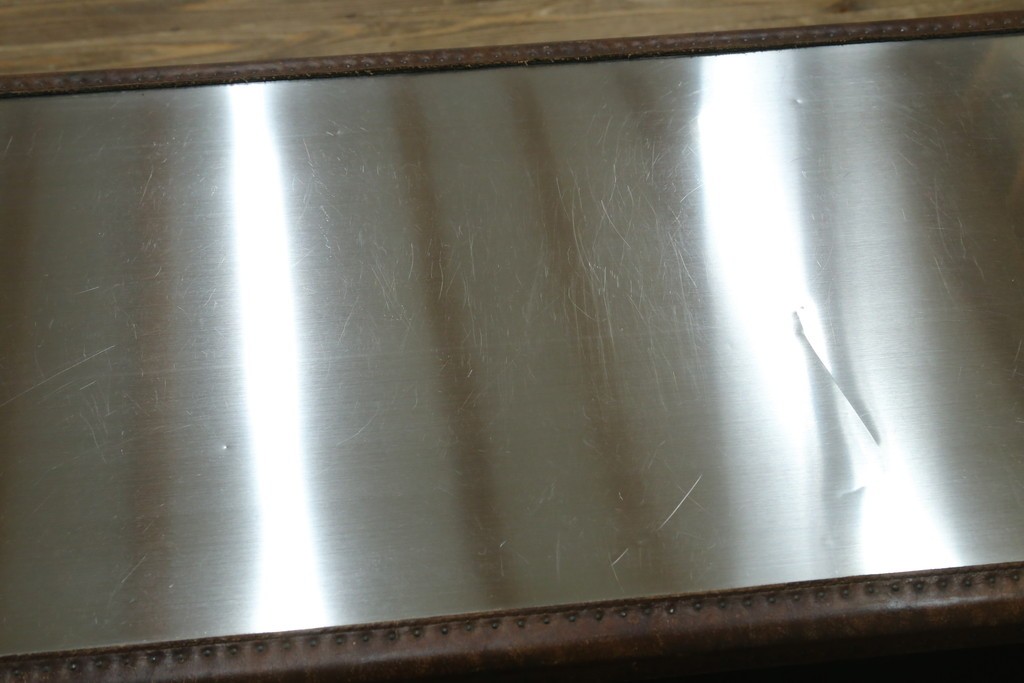 中古　美品　HALO(ハロ)　STONYHURST ENTERTAINMENT UNIT BRUSHED STEEL(ストニーハースト エンターテインメント ユニット ブラッシュドスチール)　鋲打ち×メタルの無骨なデザインが際立つ テレビボード　定価約31万円　(R-087351)