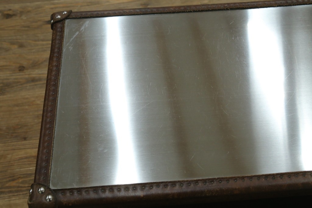 中古　美品　HALO(ハロ)　STONYHURST ENTERTAINMENT UNIT BRUSHED STEEL(ストニーハースト エンターテインメント ユニット ブラッシュドスチール)　鋲打ち×メタルの無骨なデザインが際立つ テレビボード　定価約31万円　(R-087351)