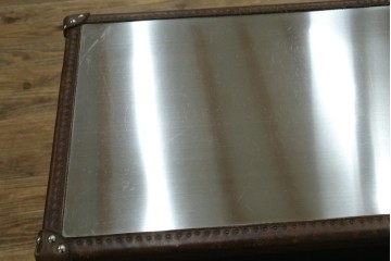 中古　美品　HALO(ハロ)　STONYHURST ENTERTAINMENT UNIT BRUSHED STEEL(ストニーハースト エンターテインメント ユニット ブラッシュドスチール)　鋲打ち×メタルの無骨なデザインが際立つ テレビボード　定価約31万円　(R-087351)