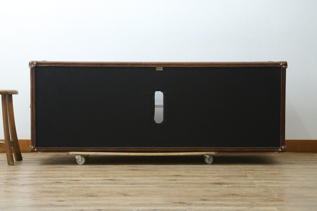中古　美品　HALO(ハロ)　STONYHURST ENTERTAINMENT UNIT BRUSHED STEEL(ストニーハースト エンターテインメント ユニット ブラッシュドスチール)　鋲打ち×メタルの無骨なデザインが際立つ テレビボード　定価約31万円　(R-087351)