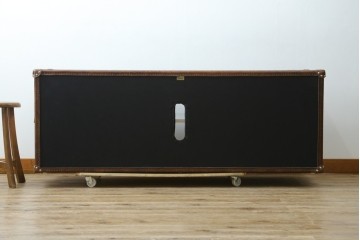 中古　美品　HALO(ハロ)　STONYHURST ENTERTAINMENT UNIT BRUSHED STEEL(ストニーハースト エンターテインメント ユニット ブラッシュドスチール)　鋲打ち×メタルの無骨なデザインが際立つ テレビボード　定価約31万円　(R-087351)