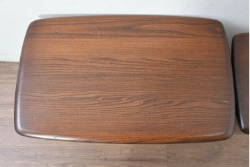 中古　美品　イギリス　ERCOL(アーコール)　Old Colonial(オールドコロニアル)シリーズ　エルム材の美しい木目が魅力のネストテーブル　(R-087352)