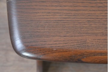 中古　美品　イギリス　ERCOL(アーコール)　Old Colonial(オールドコロニアル)シリーズ　エルム材の美しい木目が魅力のネストテーブル　(R-087352)