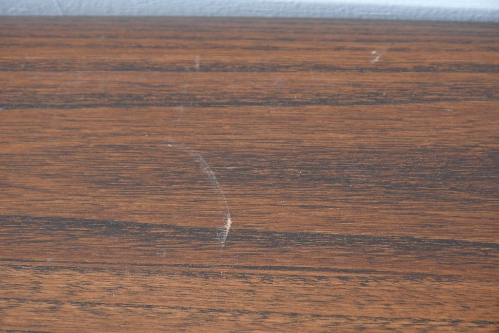 中古　美品　イギリス　ERCOL(アーコール)　Old Colonial(オールドコロニアル)シリーズ　エルム材の美しい木目が魅力のネストテーブル　(R-087352)